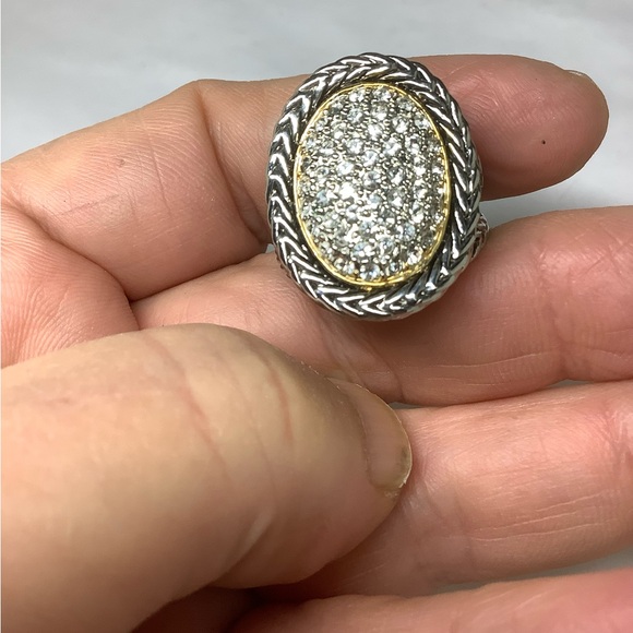 Elegant Silver and Gold Women's Ring - Picture 2 of 5